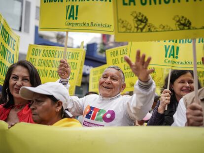 Asistentes a la marcha del Primero de Mayo, en Bogotá, el 1 de mayo de 2024.