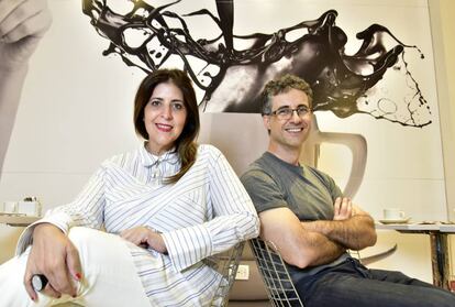 Tana Schémbori y Juan Carlos Maneglia en Buenos Aires.