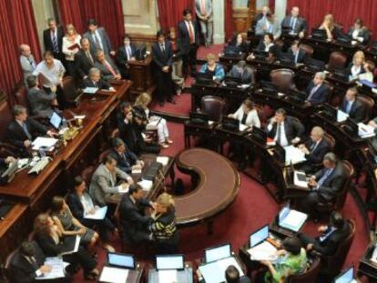 El pleno del Senado argentino debate el proyecto para compensar a la petrolera