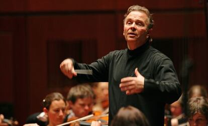 Mark Elder con la Hallé Orchestra de Manchester, en una imagen de 2019.