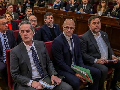 Los líderes independentistas acusados por el proceso soberanista catalán que derivó en la celebración del 1-O y la declaración unilateral de independencia de Cataluña, en el banquillo del Tribunal Supremo al inicio del juicio del 'procés'.