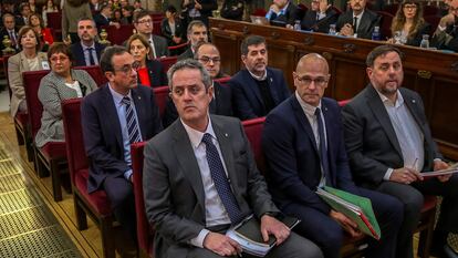 Los líderes independentistas acusados por el proceso soberanista catalán que derivó en la celebración del 1-O y la declaración unilateral de independencia de Cataluña, en el banquillo del Tribunal Supremo al inicio del juicio del 'procés'.