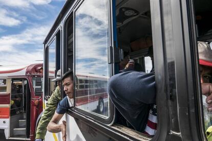 Mientras 6.000 personas se apresuran a llegar a Tijuana esta semana, unos 1.200 centroamericanos del segundo contingente descansan en Ciudad de México.