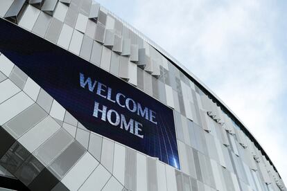 Detalle de la fachada del Tottenham Hotspur Stadium, en Londres.