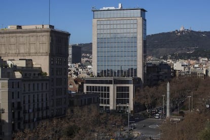 L'edifici on s'havia de construir l'hotel de luxe.