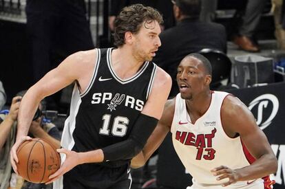 Pau Gasol y Adebayo.