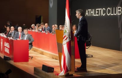 Intervención de Josu Urrutia ante la asamblea del Athletic.