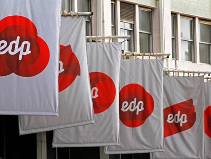 Logo de EDP en las oficinas centrales de la compañía.