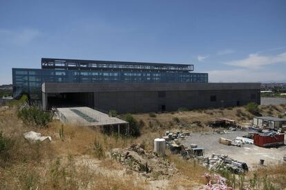 La estructura abandonada del Centro de Deportes Acuáticos, junto al estadio Wanda Metropolitano del Atlético de Madrid. 