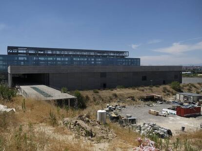 La estructura abandonada del Centro de Deportes Acuáticos, junto al estadio Wanda Metropolitano del Atlético de Madrid. 