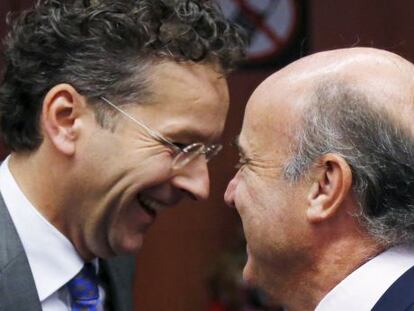 El presidente del Eurogrupo, Jeroen Dijsselbloem, y el ministro espa&ntilde;ol de Econom&iacute;a, Luis de Guindos. 