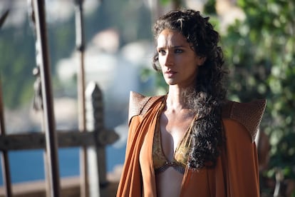 Ellaria Arena

Desde su aparición en la serie en la cuarta temporada, la amante de Oberyn Martell y bastarda de Lord Harmen Uller es una de las mujeres que más disfruta de su sexualidad en los Siete Reinos. Una sexualidad sin condicionantes que no se atiene a convenciones sociales ni expectativas: con la misma facilidad con la que se deja conquistar por Yara Greyjoy, organiza una orgía con prostitutas y el padre de sus hijas, Oberyn.