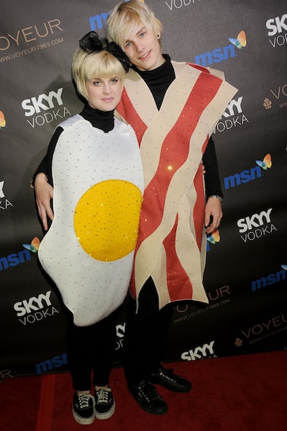 Kelly Osbourne y Luke Worrall (huevo frito y bacon), una original forma de disfrazarse en pareja.