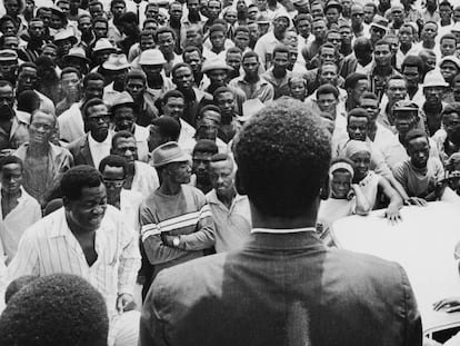 Un mitin político en Guinea Ecuatorial antes de las primeras elecciones del país desde que obtuvo su independencia de España, en 1968. 