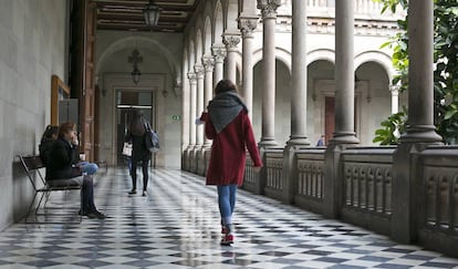Claustro de la Facultad de Letras de la Universidad de Barcelona.