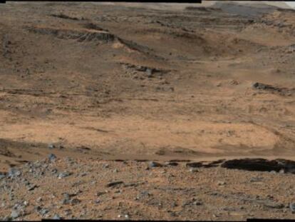 Las estribaciones del monte Sharp, en el centro del cr&aacute;ter Gale, que va a investigar el robot `Curiosity&acute; en Marte.
 