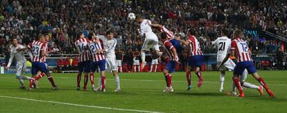 Sergio Ramos empata el partido golpeando el partido con la cabeza. 