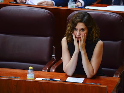 La presidenta de la Comunidad de Madrid, Isabel Díaz Ayuso, en una sesión de control del pleno de la Asamblea de Madrid.