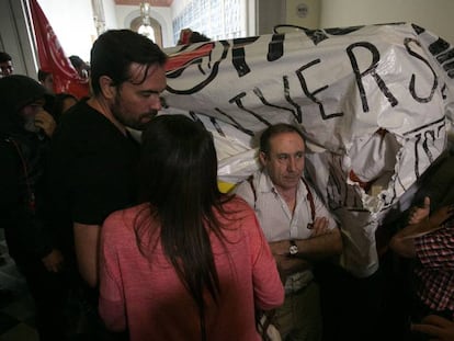 Protesta a la UB per l'acte de Societat Civil.