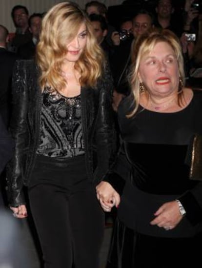 Madonna y Liz Rosenberg, en 2011.