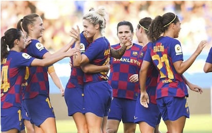 Las jugadoras del Barça celebran un gol ante el Tacón.