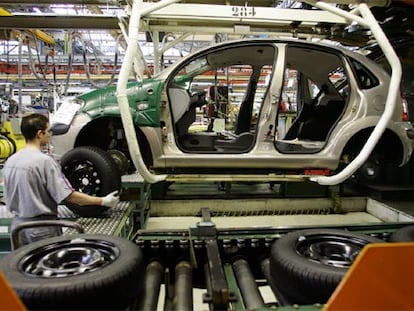 Instalaciones de la factoría de coches Peugeot Citroën en Villaverde.