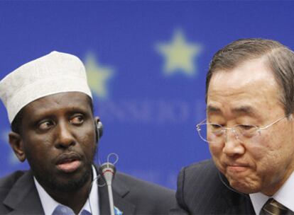El presidente de Somalia, Sharif Ahmed (izquierda), y el secretario general de la ONU, Ban Ki-moon, durante la conferencia.