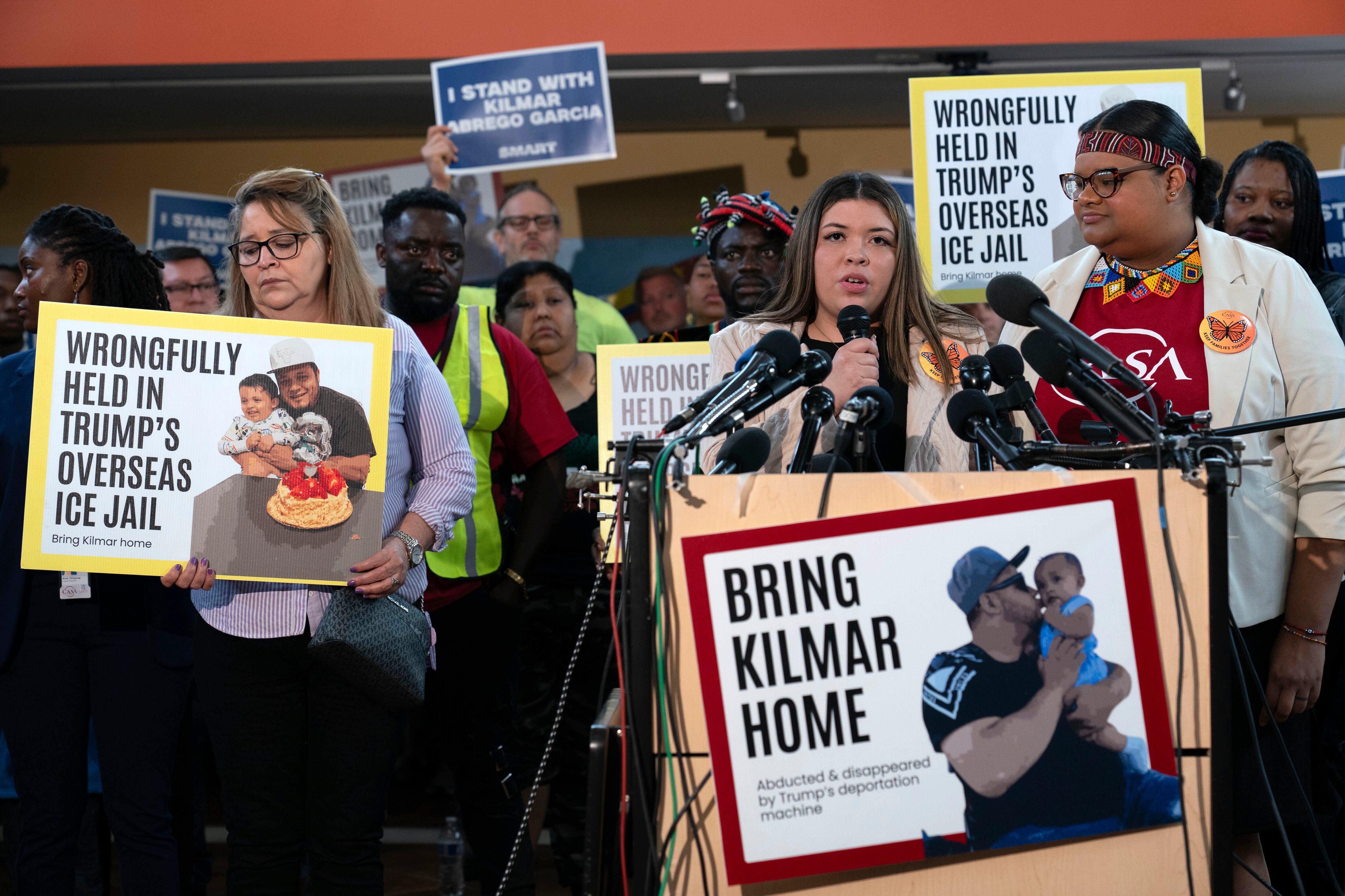 El Supremo frena temporalmente la vuelta a Estados Unidos del salvadoreño deportado por error a la prisión de Bukele