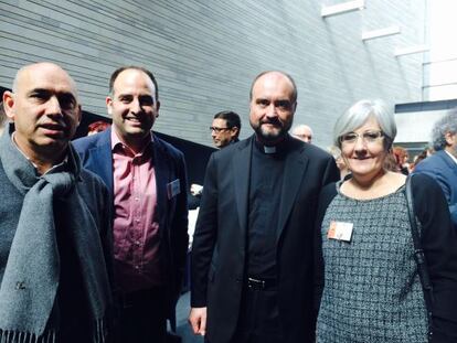 La directora del Topic, Idoya Otegui, junto a los representantes del Museo Occiden de Pamplona, en Tallin.