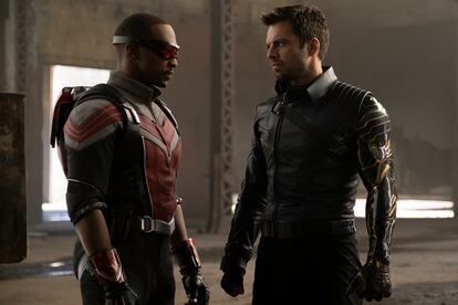 Anthony Mackie (Falcon) y Sebastian Stan (Soldado de Invierno) en la serie 'Falcon y el Soldado de Invierno'.