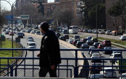 Atasco y polución en la carretera de Toledo a la salida de Madrid. / KIKE PARA