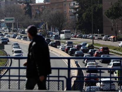 Atasco y polución en la carretera de Toledo a la salida de Madrid. / KIKE PARA