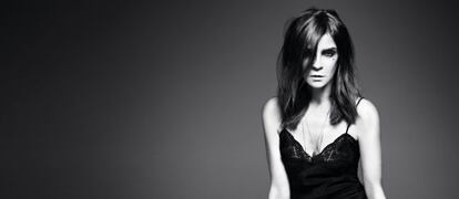 Carine Roitfeld retratada por Mario Sorrenti para la campaña de MAC.