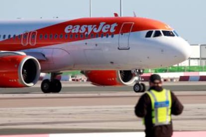 Avión de easyjet en el aeropuerto de Gibraltar. EFE