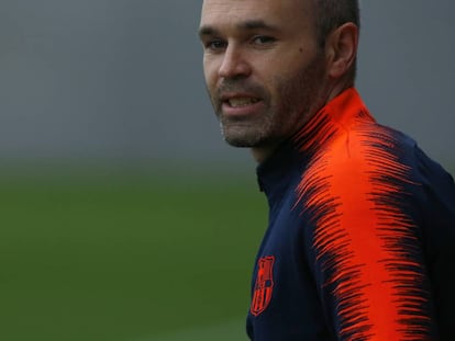 Andrés Iniesta durante un entrenamiento del Barcelona, el pasado 16 de abril.