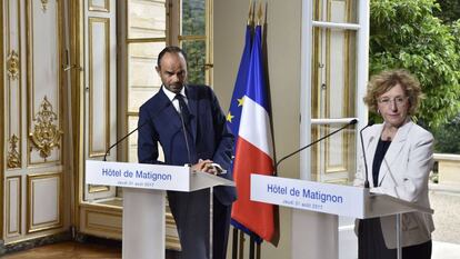 O primeiro-ministro Édouard Philippe e a ministra do Trabalho Muriel Penicaud