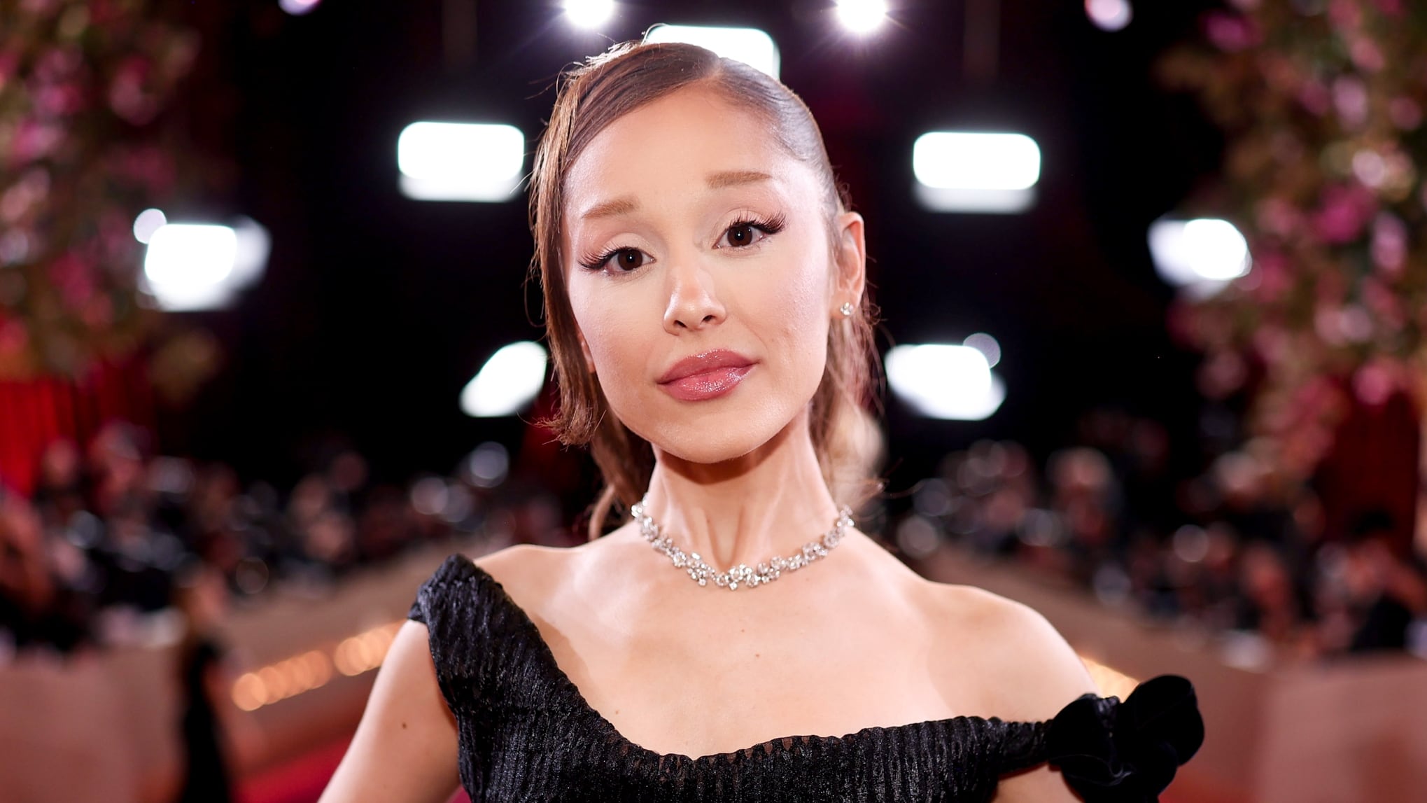 Ariana Grande se despide entre lágrimas de sus fans antes de retirarse temporalmente: “Siempre atesoraré esta experiencia”