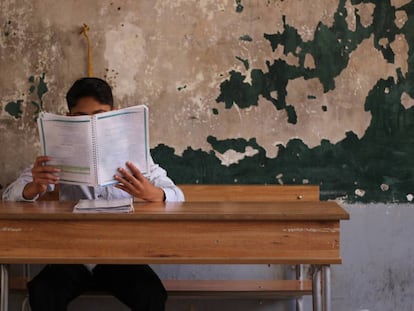 Un estudiante de 15 años en una escuela de Alepo (Siri) en mayo de 2017.