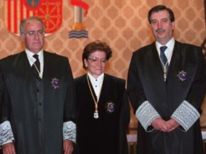 De izquierda a derecha, Javier Delgado, Elisa Pérez Vera y Eugeni Gay, en la toma de posesión.