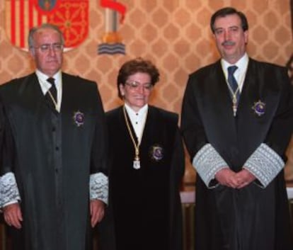 De izquierda a derecha, Javier Delgado, Elisa Pérez Vera y Eugeni Gay, en la toma de posesión.
