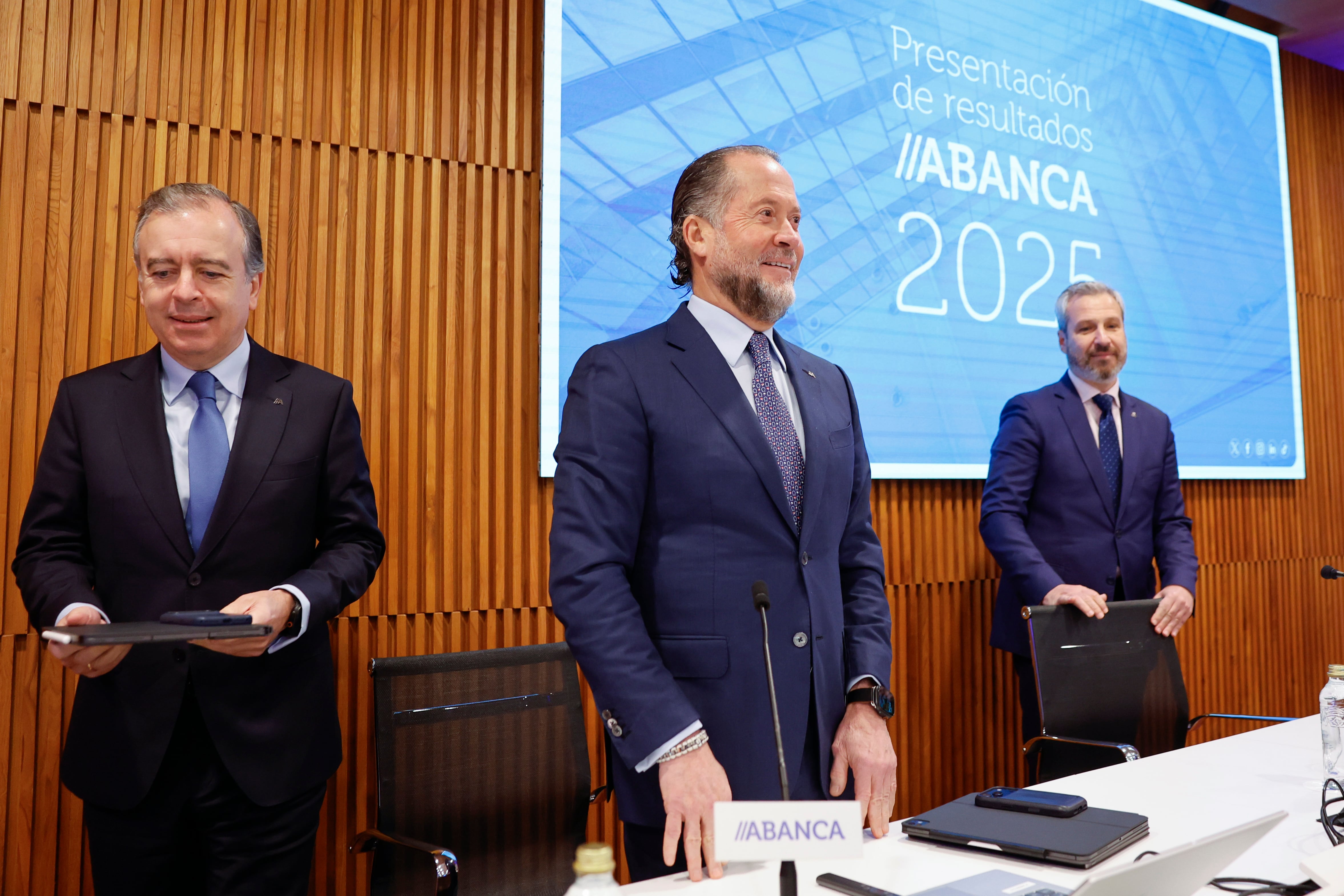 Abanca gana 902 millones en 2025, un 25% menos por el efecto de no contar con los extraordinarios de integrar Eurobic