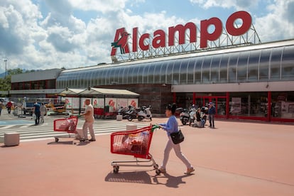 Exteriores de un supermercado Alcampo de Oirtzun (Gipuzkoa).