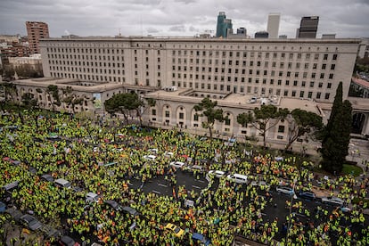 Manifestación de transportistas de mercancías ante el Ministerio de Transporte,