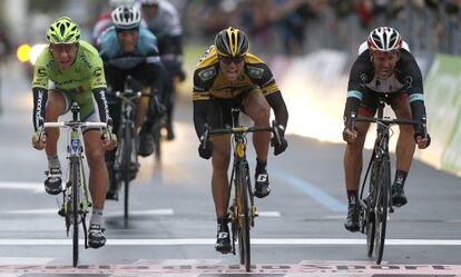 Ciolek se impone al sprint a Cancellara y Sagan