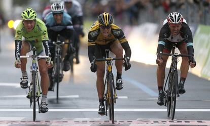 Ciolek se impone al sprint a Cancellara y Sagan 