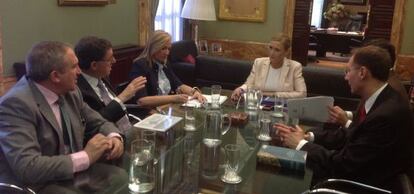 Reunión de Cifuentes con empresarios del ocio nocturno.