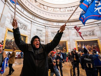 Partidarios de Donald Trump, durante el asalto al Capitolio en Washington, Estados Unidos, el pasado 6 de enero.