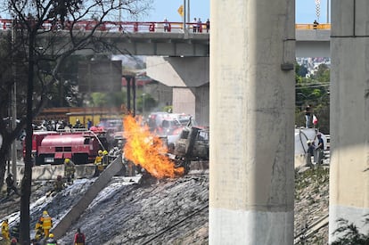 Explosón de pipa de gas en el Puente de la Concordia, alcaldía Iztapalapa, este miércoles.