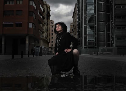 Ana Curra, en la plaza de Salvador Dalí, en Madrid, el pasado abril.
