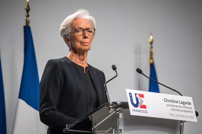 La presidenta del BCE, Christine Lagarde, durante una reunión de ministros de finanzas de la UE en París el pasado 25 de febrero.